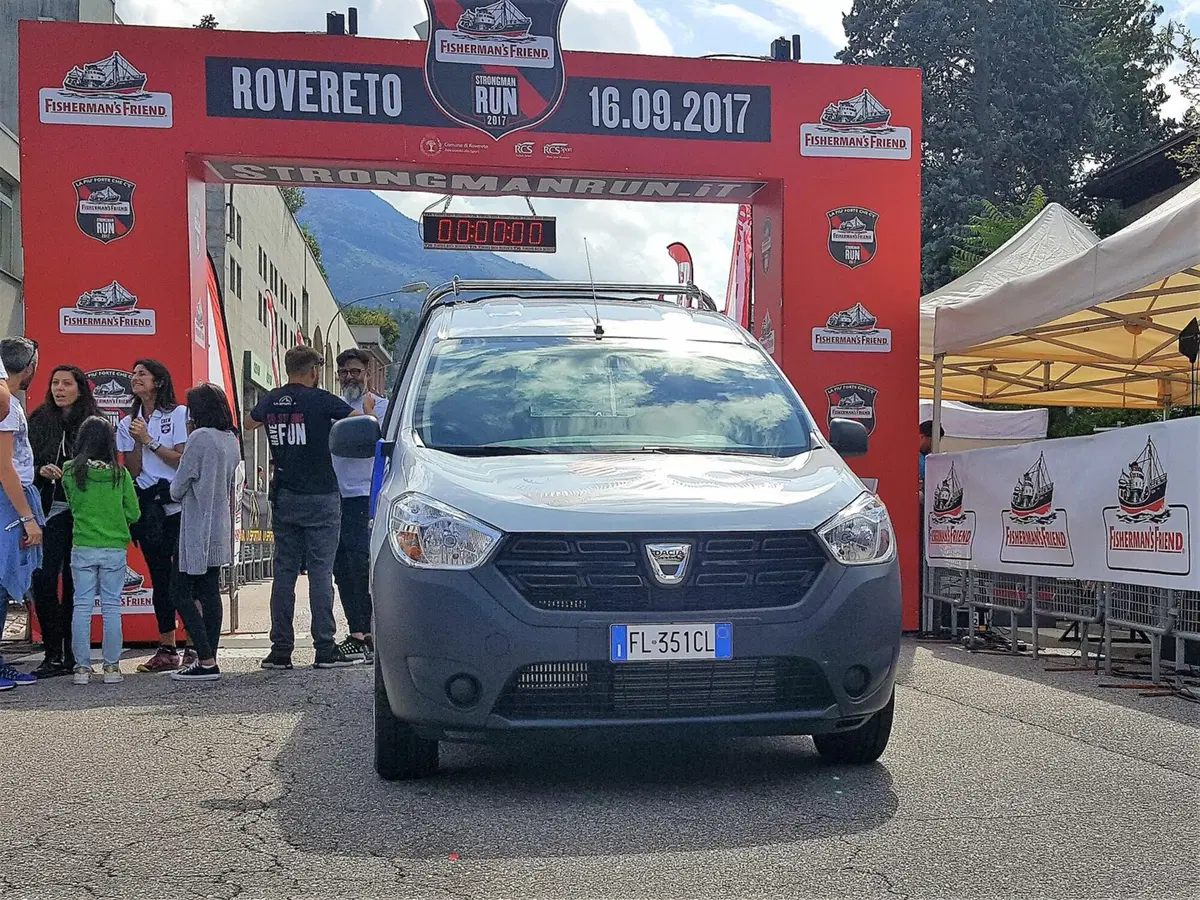 Nuovo Dacia Dokker Pick-Up: debutto alla Fisherman Strongmanrun (16)