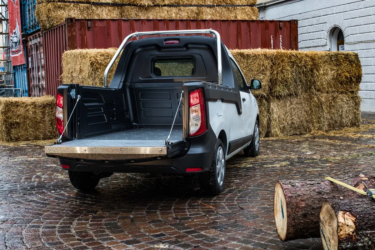 Nuovo Dacia Dokker Pick-Up: debutto alla Fisherman Strongmanrun (31)