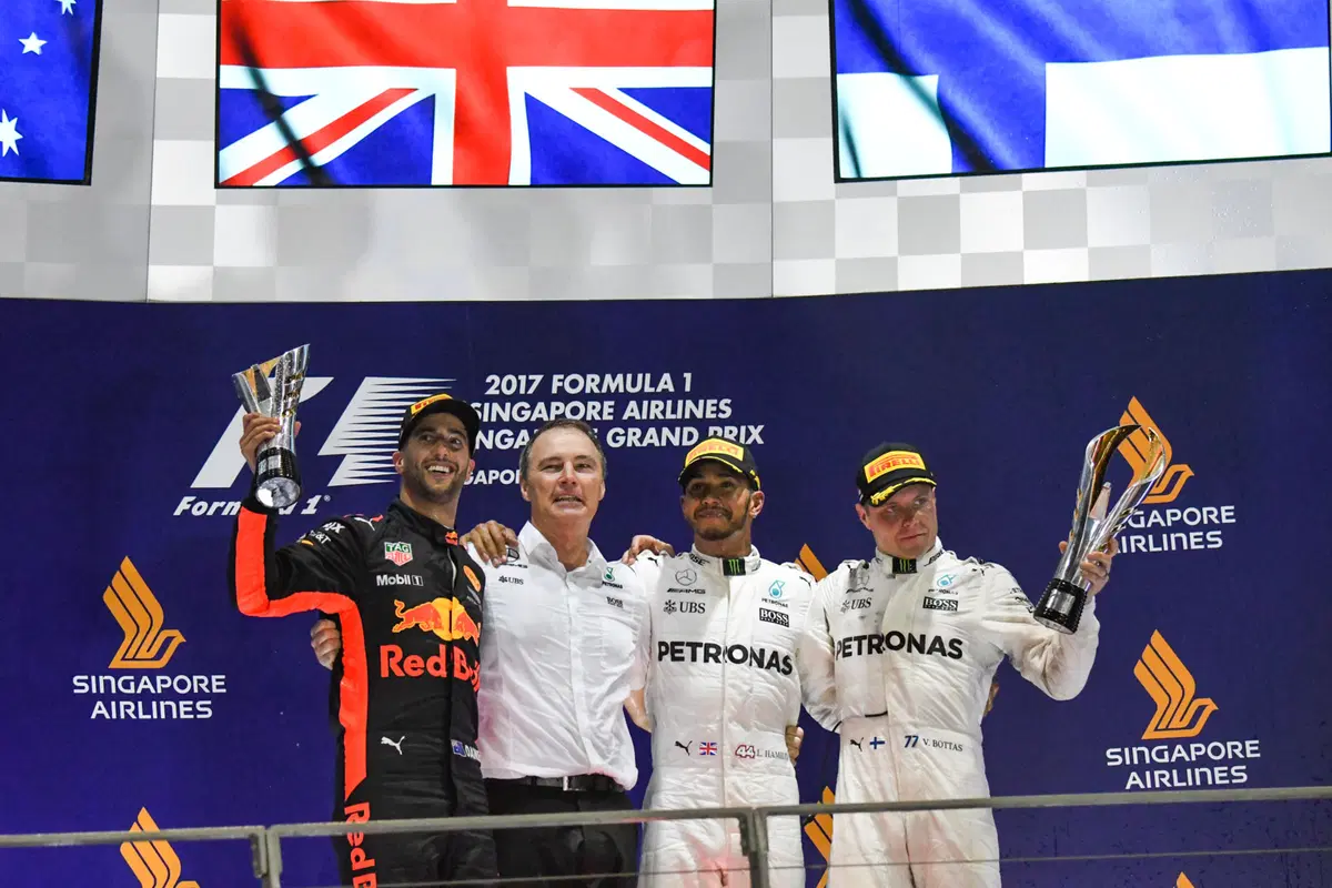F1, GP Singapore 2017: vince Hamilton