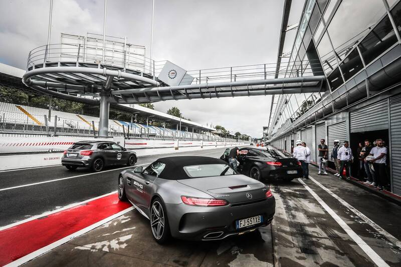 Nella pit-lane della F1 le oggi ben pi&ugrave; gradevoli rombanti sonorit&agrave; di V6 e V8 e AMG