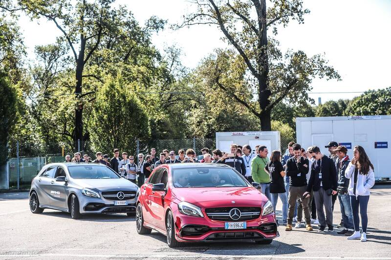 Le prove di handling e frenata su piazzale per comprendere a fondo le reazioni di Classe A 45 AMG