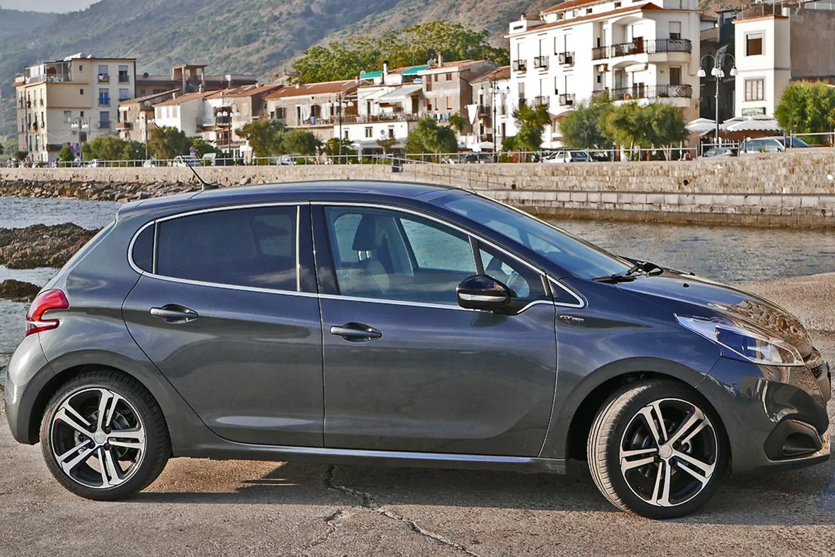 Peugeot 208 GT Line, quasi... GTi