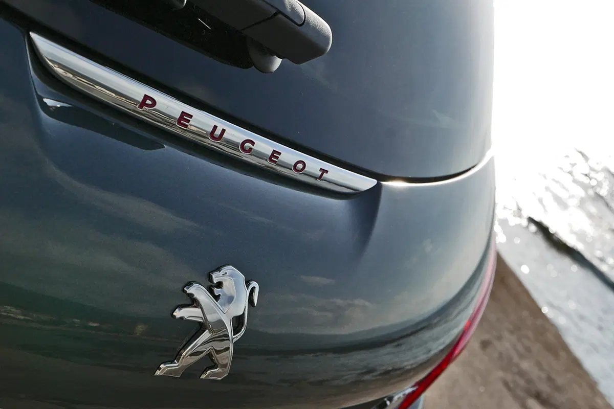Peugeot 208 GT Line, quasi... GTi (4)