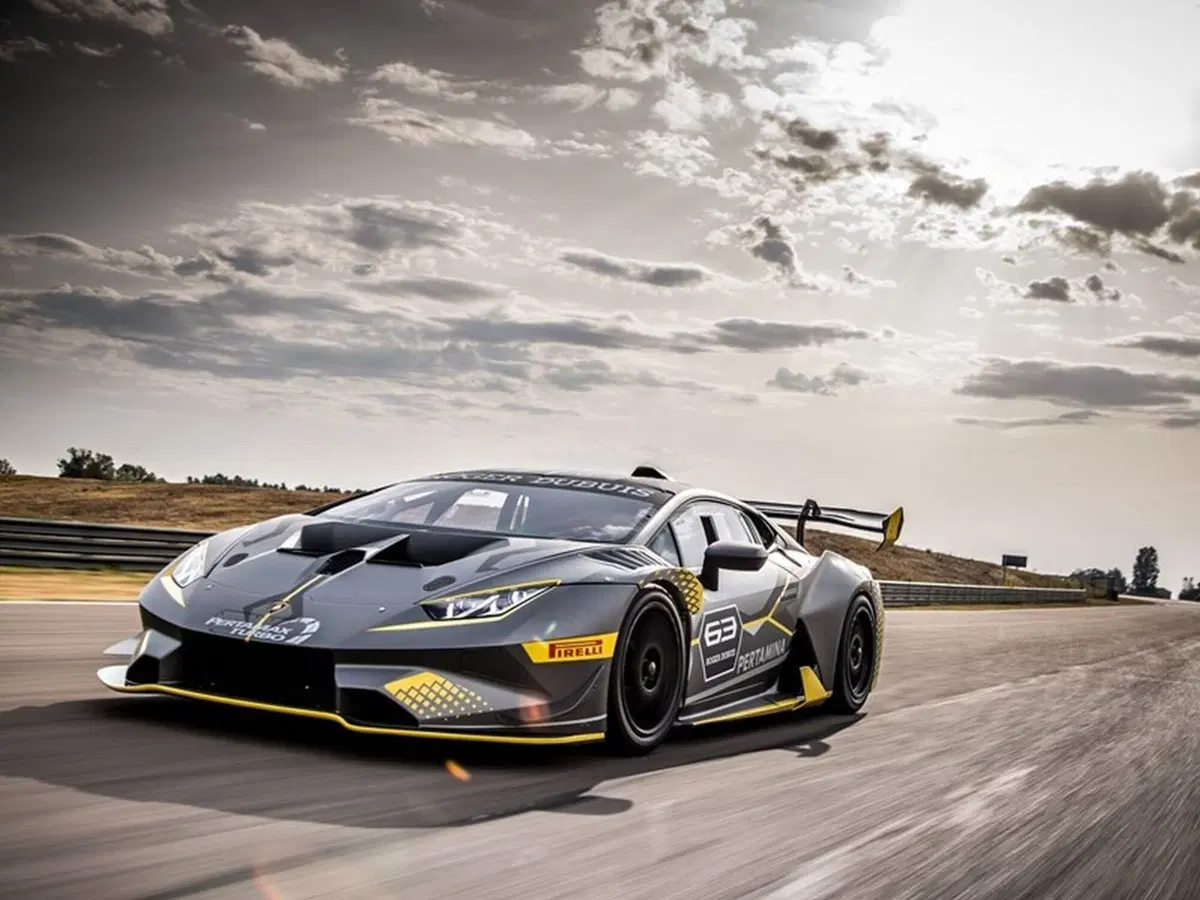 Lamborghini Huracan Super Trofeo EVO, squalo da pista [Video]