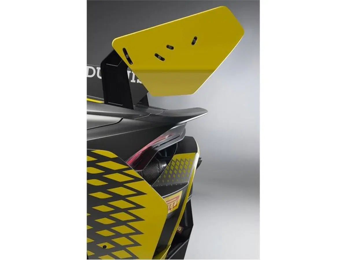 Lamborghini Huracan Super Trofeo EVO, squalo da pista [Video] (8)