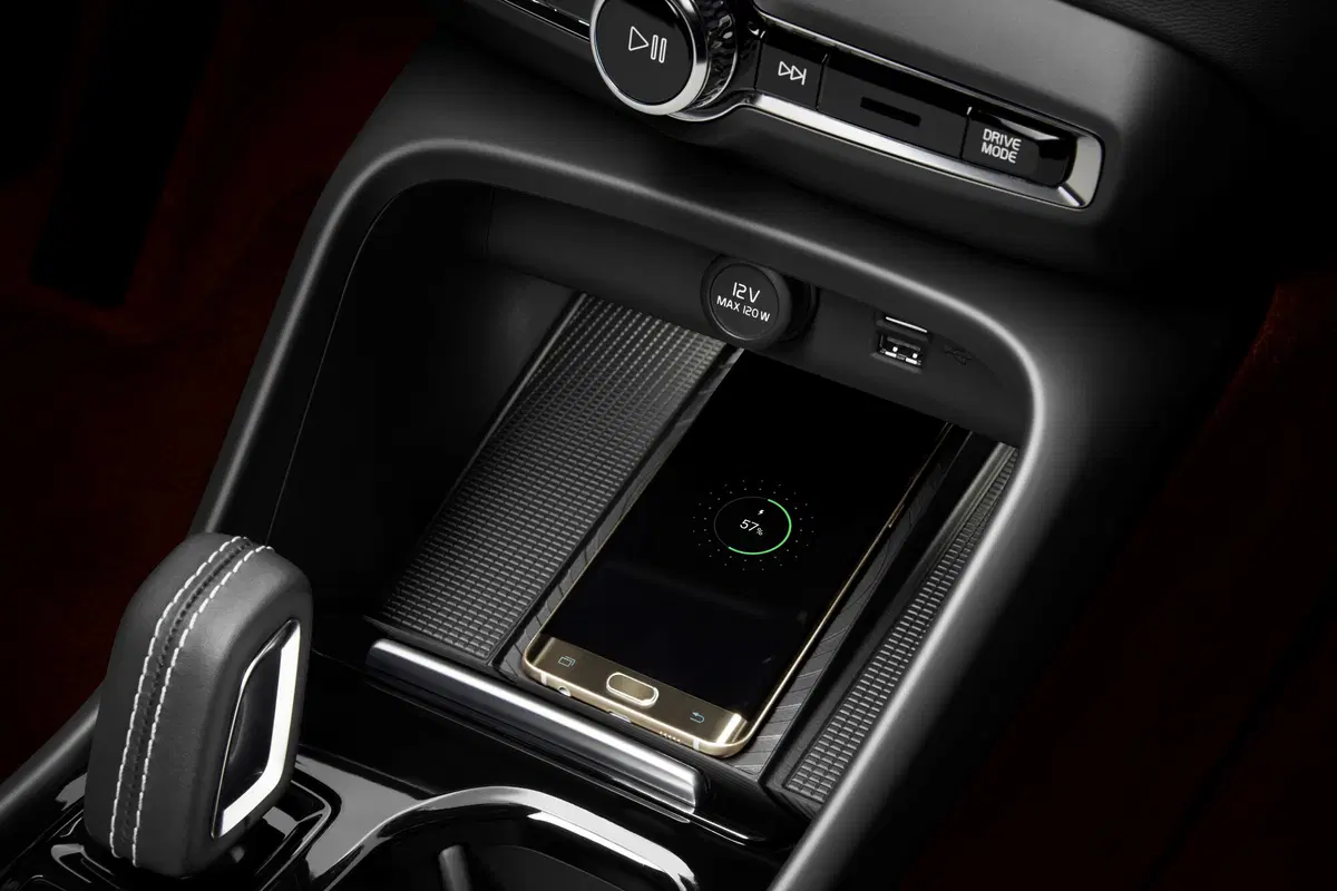 Volvo XC40, svelato il SUV compatto della casa svedese (13)