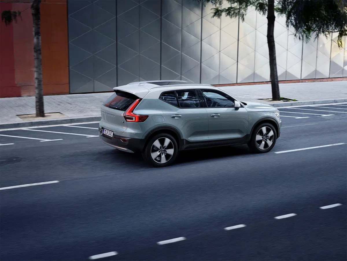 Volvo XC40, svelato il SUV compatto della casa svedese (2)