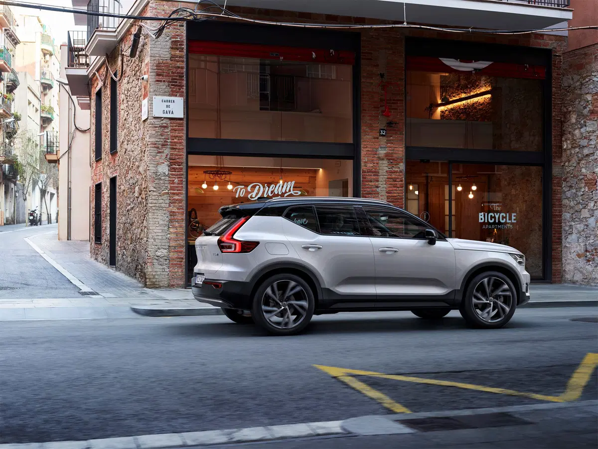 Volvo XC40, svelato il SUV compatto della casa svedese (3)