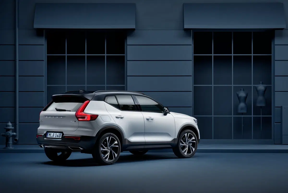 Volvo XC40, svelato il SUV compatto della casa svedese (9)
