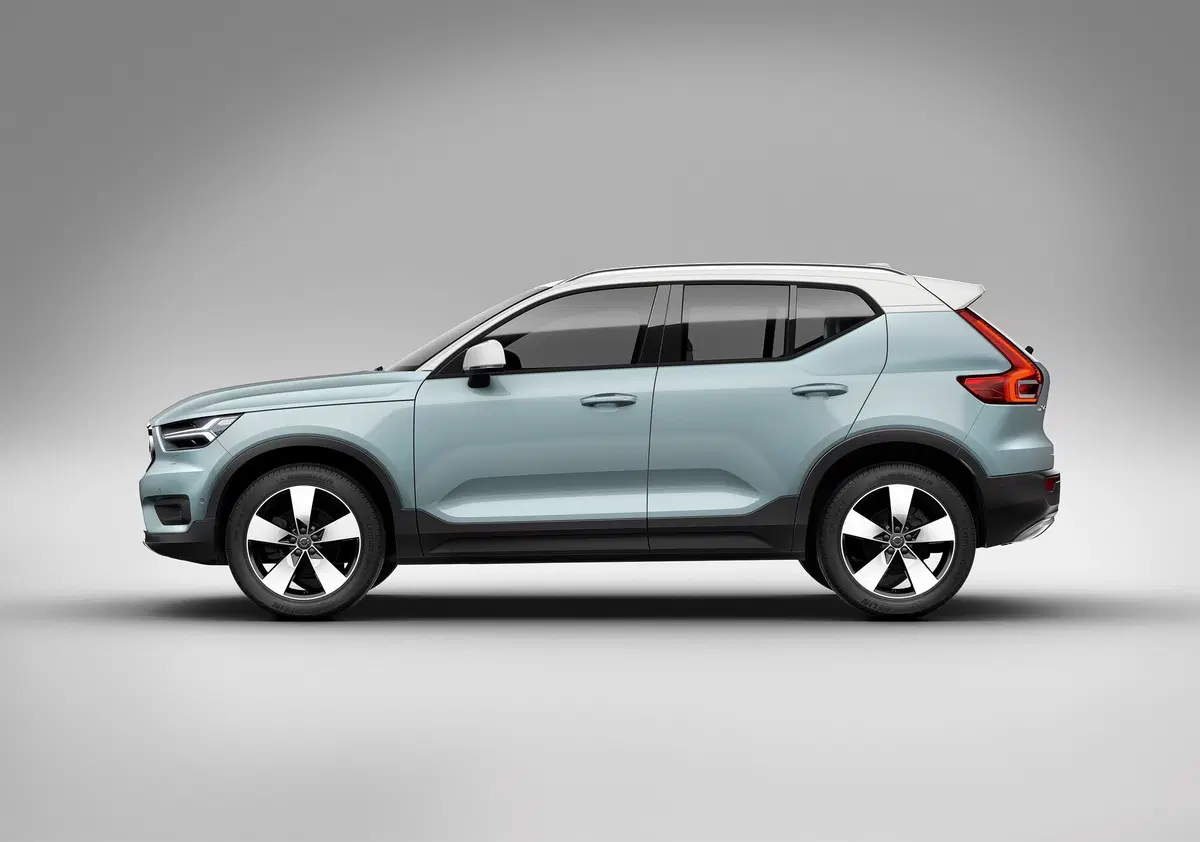 Volvo XC40, svelato il SUV compatto della casa svedese (6)