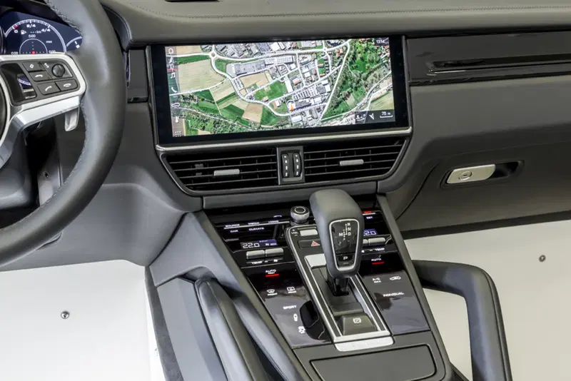 Simile alla Panamera, l'Infotainment Cayenne 2018 &egrave; al top di segmento