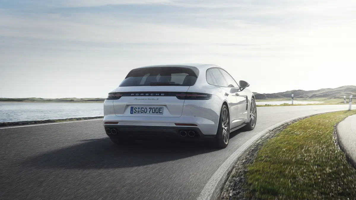 Porsche Panamera Turbo S E-Hybrid Sport Turismo, wagon da 680 CV (2)