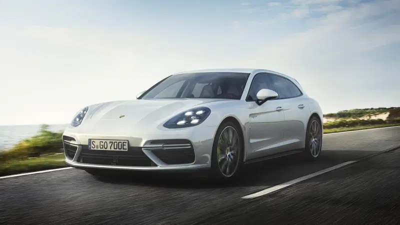 Porsche Panamera Turbo S E-Hybrid Sport Turismo, wagon da 680 CV