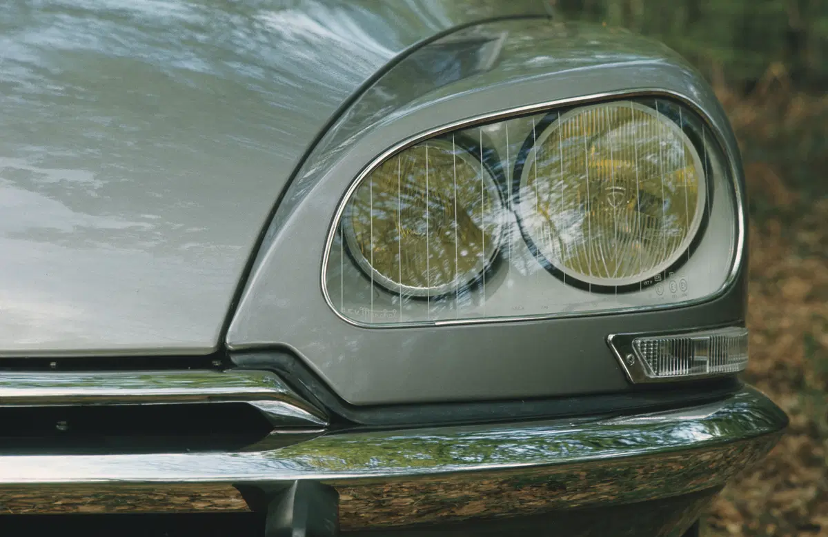 Fari girevoli? La Citroen DS li aveva 30 anni fa