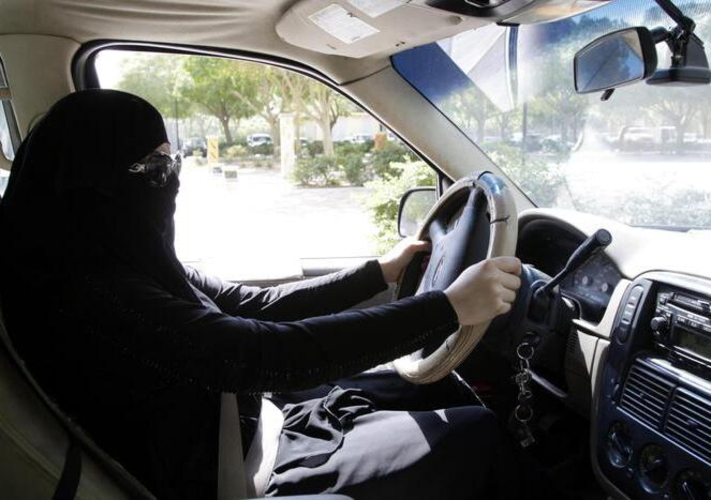 Arabia Saudita, decreto del Re autorizza le donne a guidare