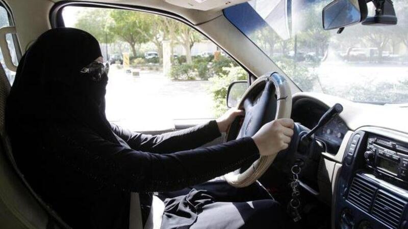 Arabia Saudita, decreto del Re autorizza le donne a guidare