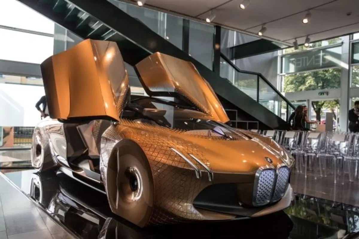 Bmw a BergamoScienza 2017: la Vision Next 100 per la prima volta in Italia (5)