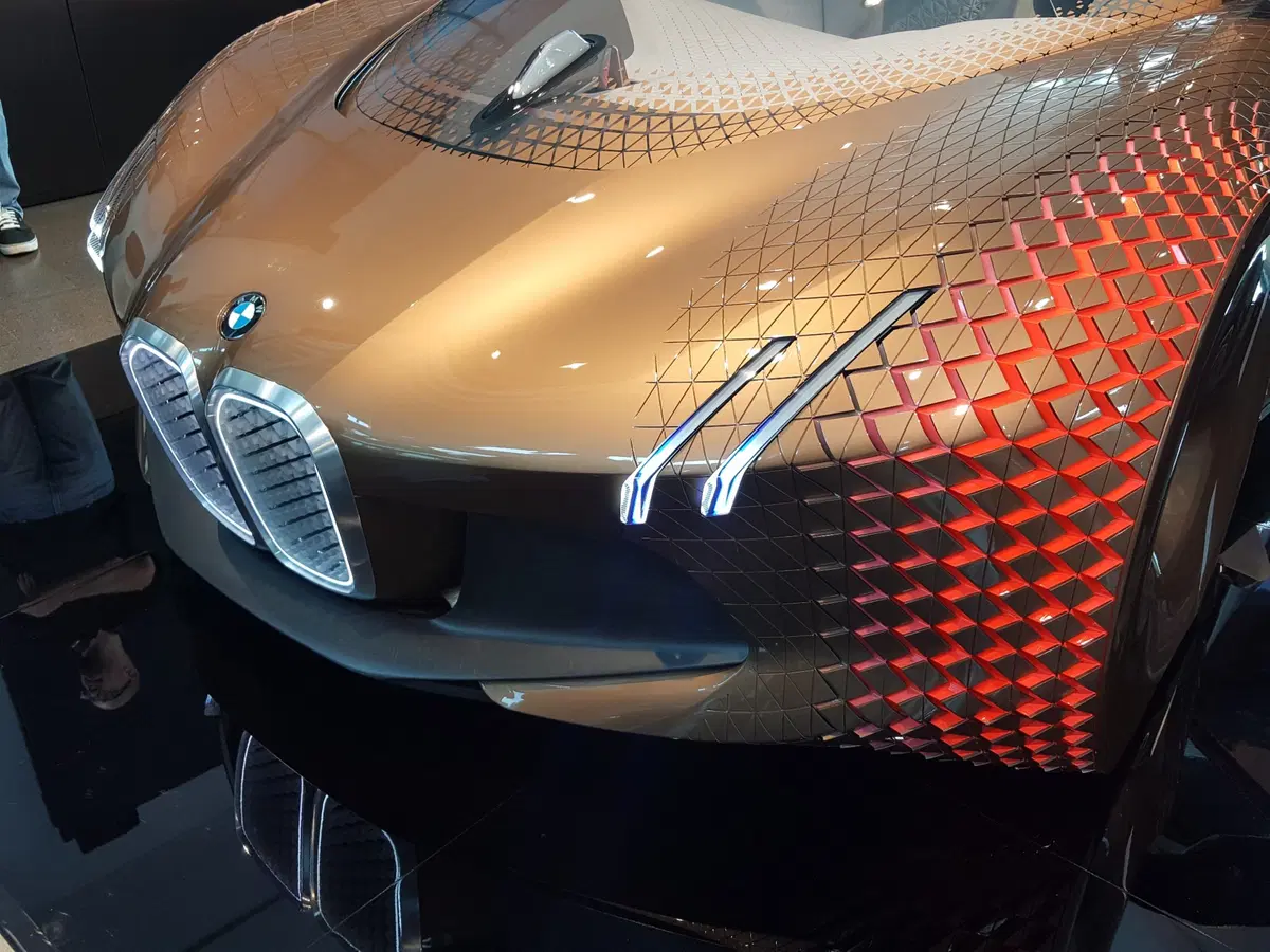 Bmw a BergamoScienza 2017: la Vision Next 100 per la prima volta in Italia (2)