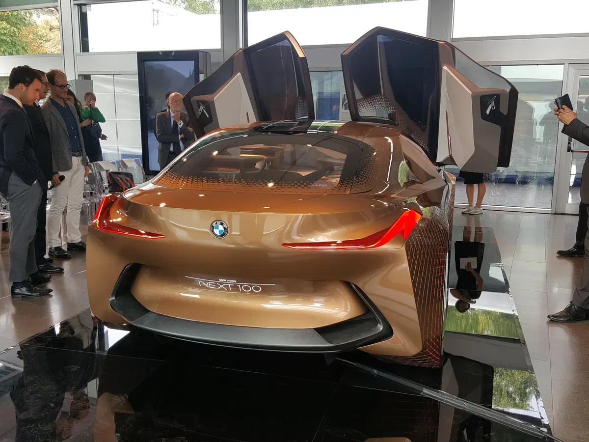 Bmw a BergamoScienza 2017: la Vision Next 100 per la prima volta in Italia (3)