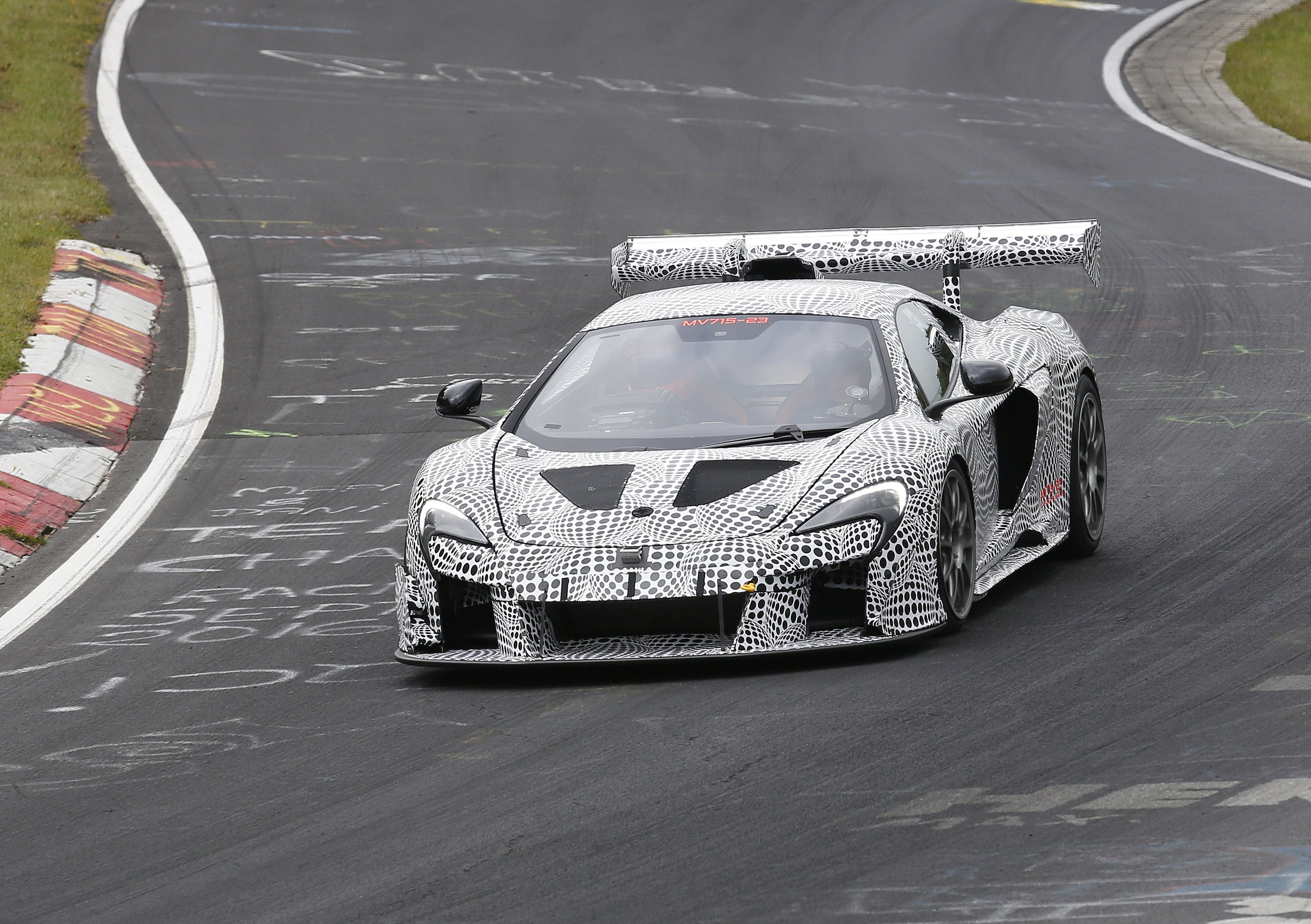 McLaren porta in pista e su strada un nuovo prototipo 