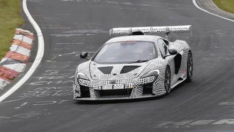 McLaren porta in pista e su strada un nuovo prototipo 