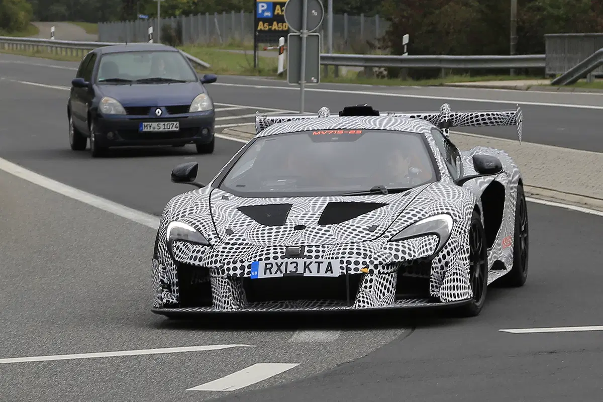 McLaren porta in pista e su strada un nuovo prototipo  (3)