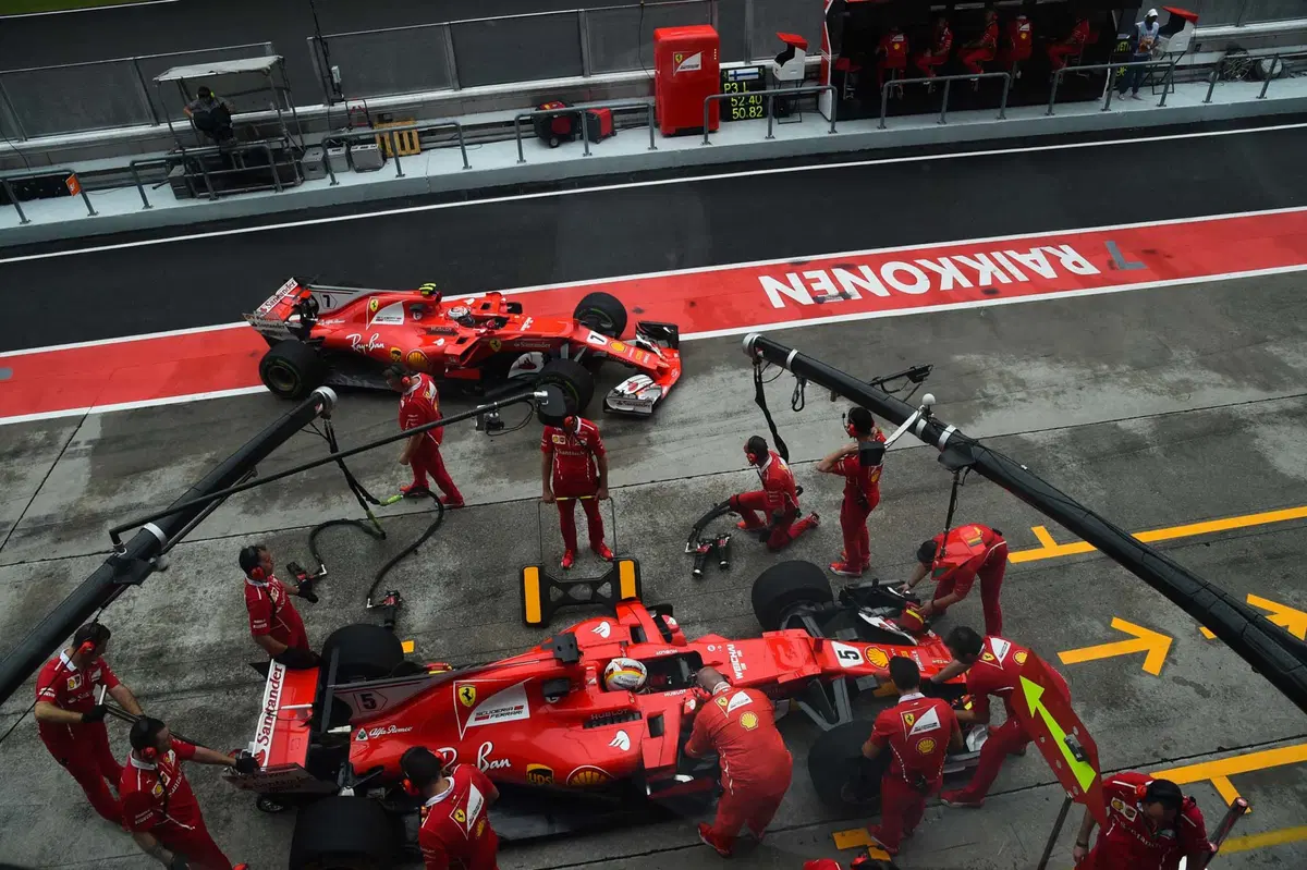 F1, GP Malesia 2017, FP2: Vettel davanti a tutti (12)