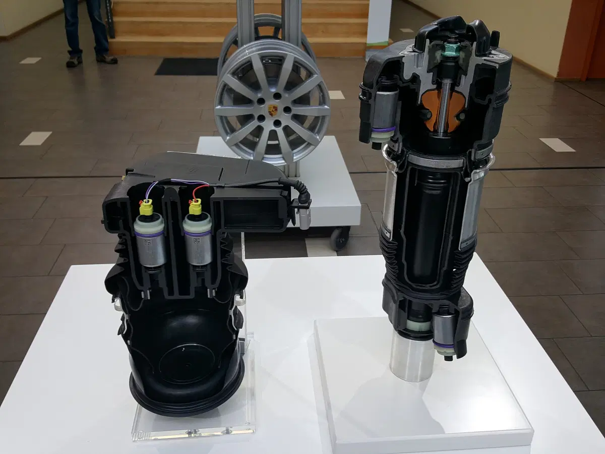 Porsche Cayenne, 3^ generazione: tecnologia nuova sotto il vestito, Parte 2 - Telaio