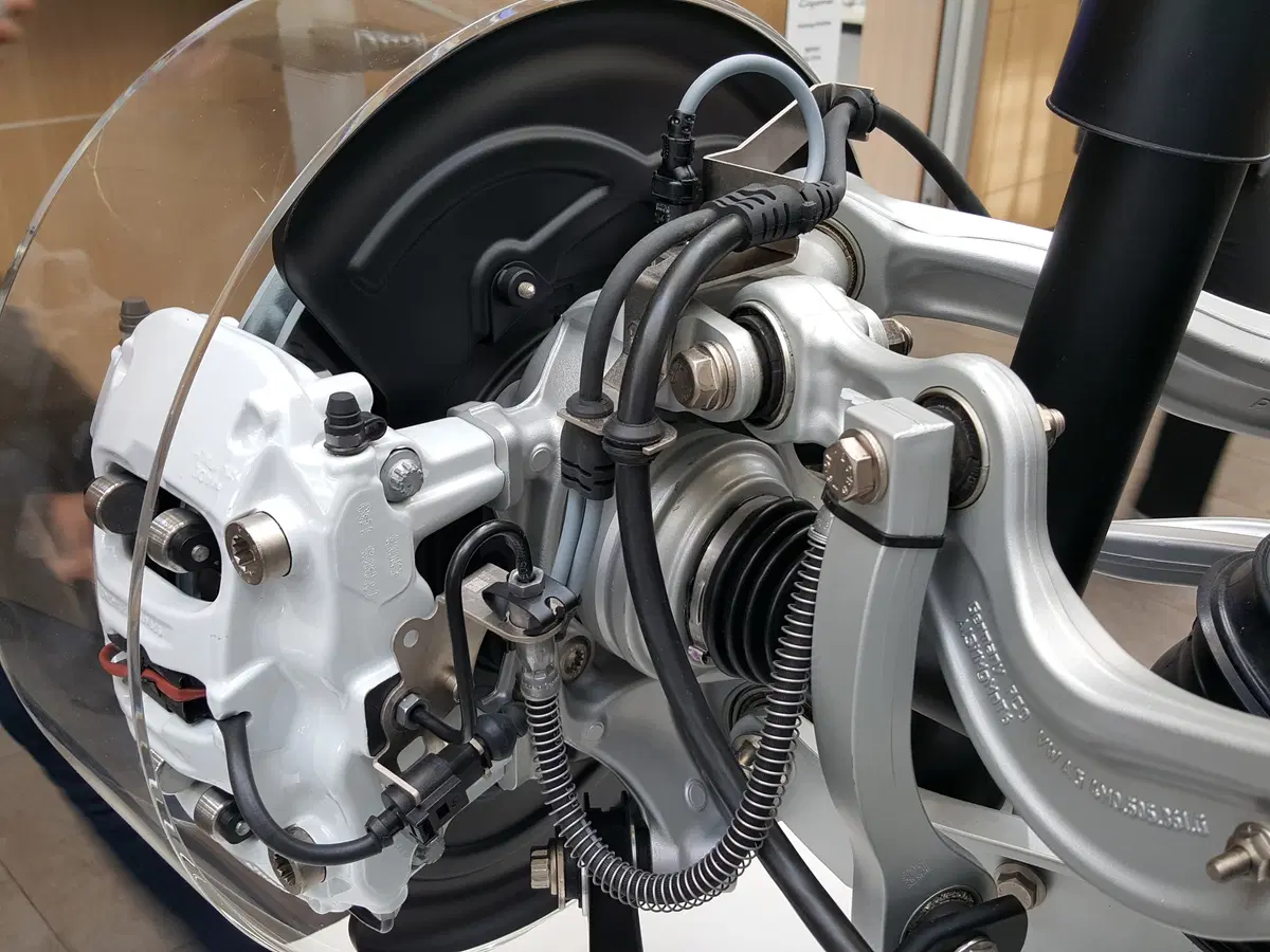 Porsche Cayenne, 3^ generazione: tecnologia nuova sotto il vestito, Parte 2 - Telaio (3)