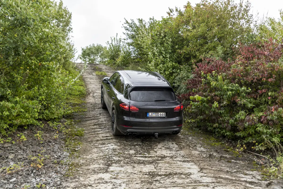 Porsche Cayenne, 3^ generazione: tecnologia nuova sotto il vestito, Parte 2 - Telaio (7)