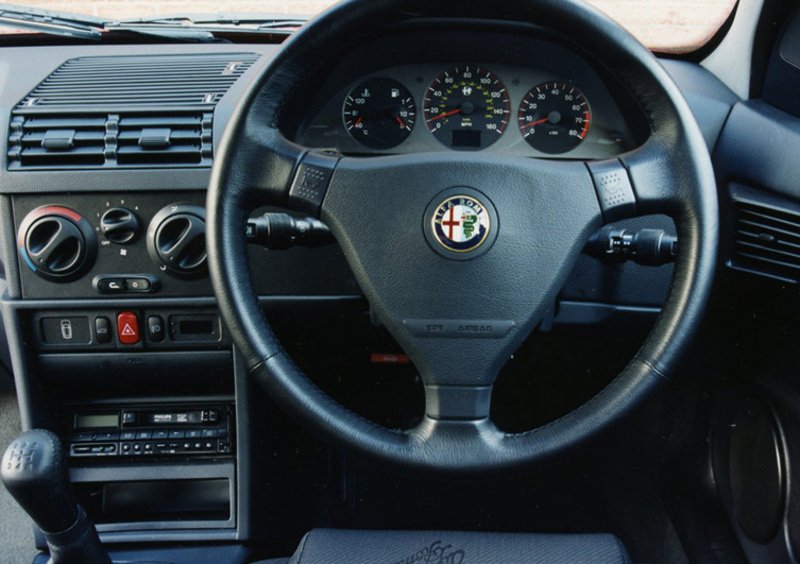 Alfa Romeo 146 (1995-01) (8)