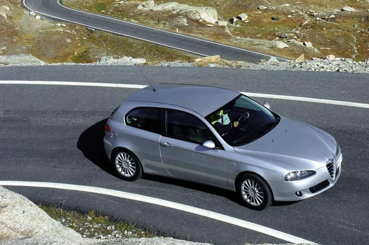 Alfa Romeo 147 1.9 JTD (115) 5 porte Distinctive (4)