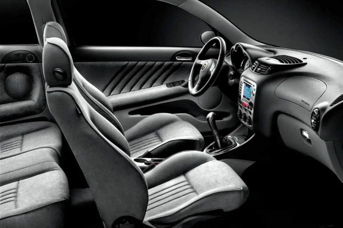Alfa Romeo 147 1.9 JTD (115) 5 porte Distinctive (5)