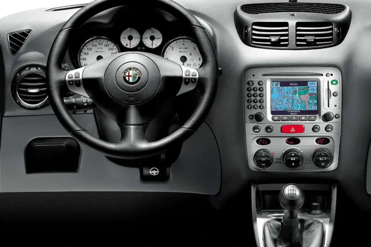 Alfa Romeo 147 1.9 JTD (115) 5 porte Distinctive (6)