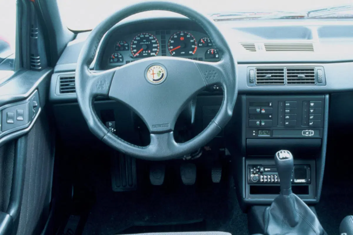 Alfa Romeo 155 (1992-98) (4)
