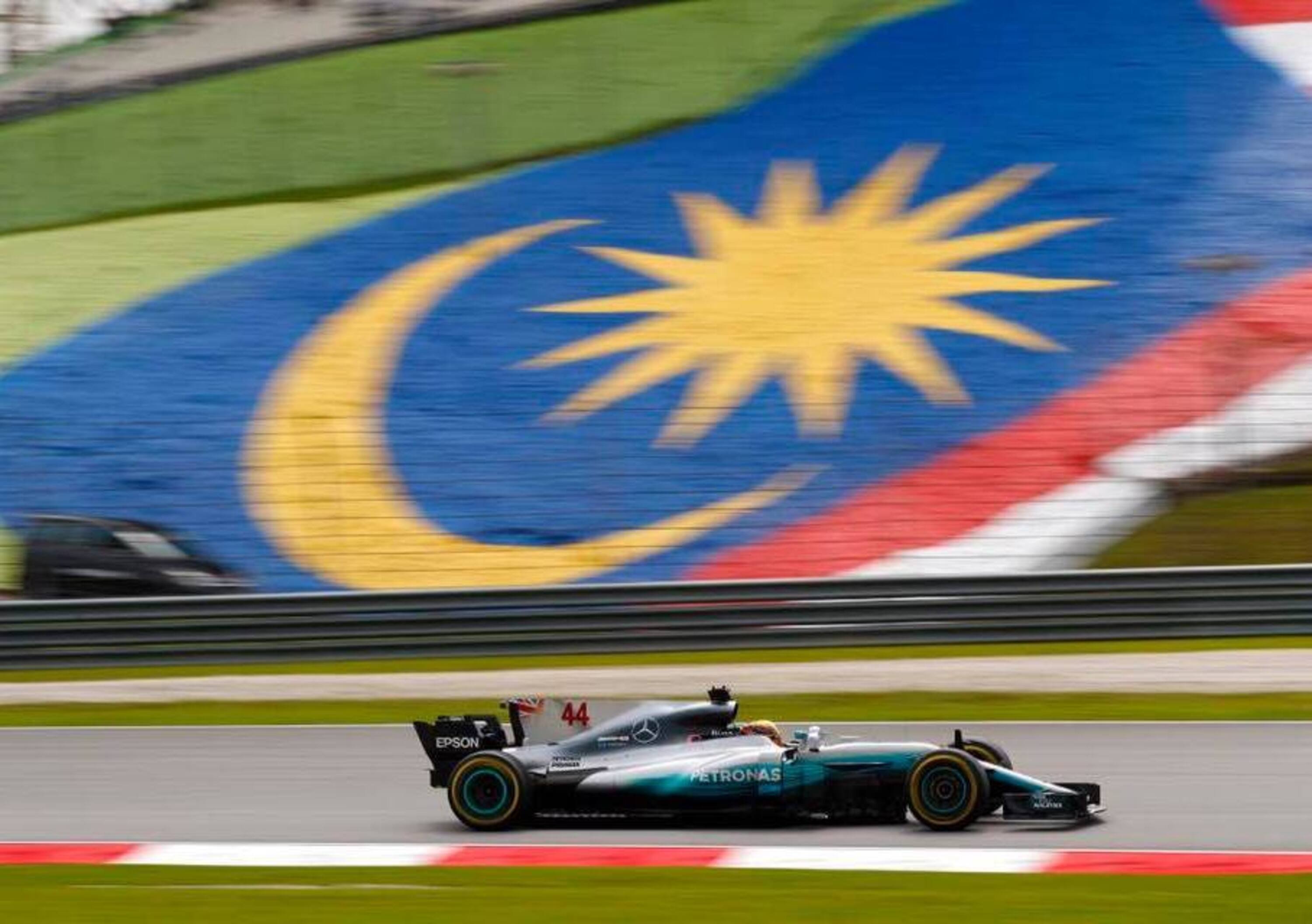 F1, GP Malesia 2017: pole per Hamilton. Vettel ultimo