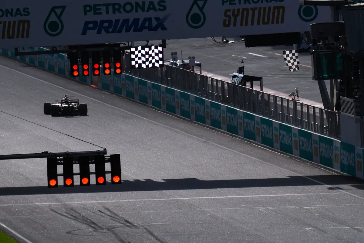 F1, GP Malesia 2017: pole per Hamilton. Vettel ultimo (32)