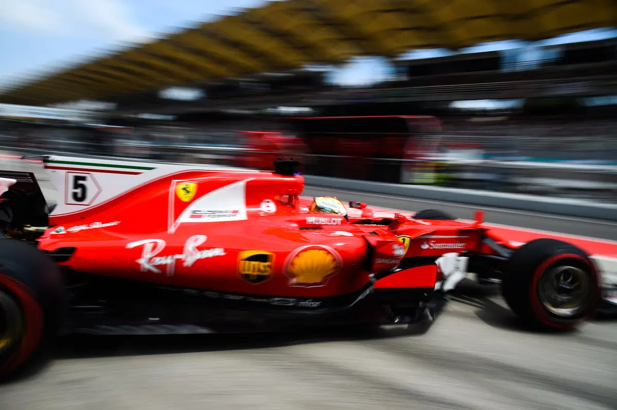 F1, GP Malesia 2017: pole per Hamilton. Vettel ultimo (5)