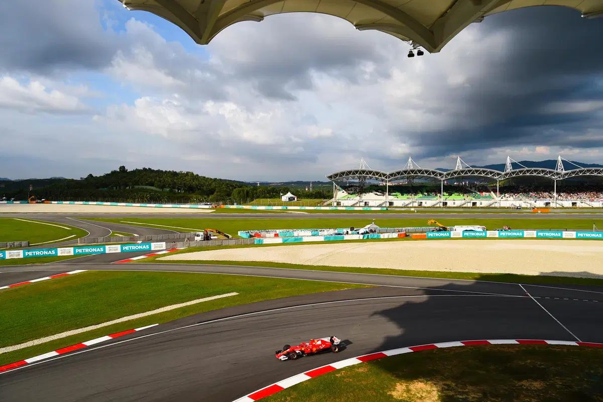 F1, GP Malesia 2017: pole per Hamilton. Vettel ultimo (14)