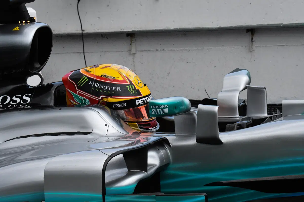 F1, GP Malesia 2017: pole per Hamilton. Vettel ultimo (25)