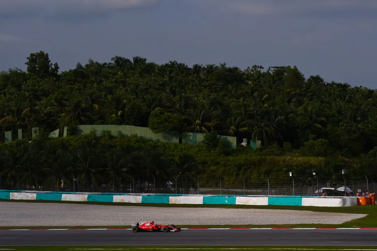 F1, GP Malesia 2017: pole per Hamilton. Vettel ultimo (26)