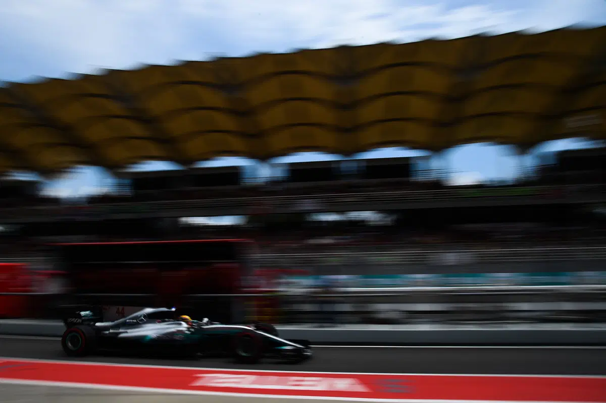 F1, GP Malesia 2017: pole per Hamilton. Vettel ultimo (4)