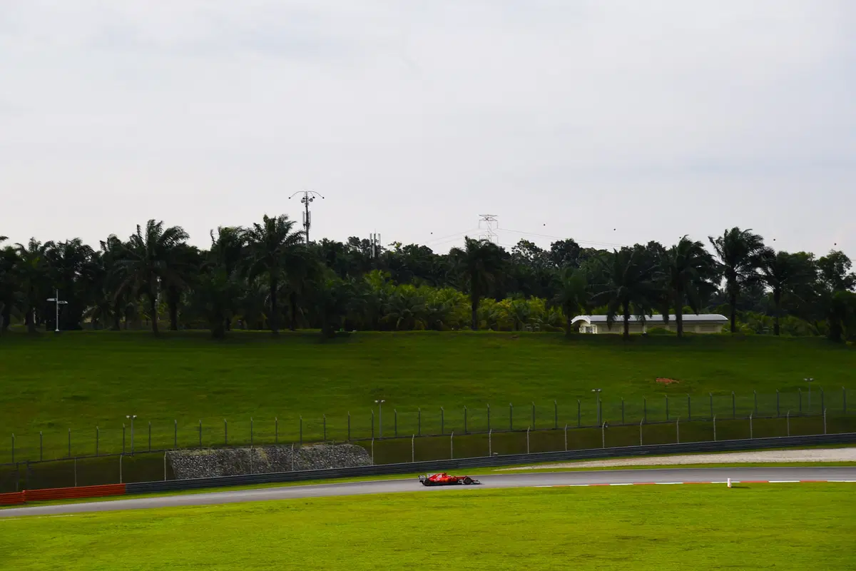 F1, GP Malesia 2017: pole per Hamilton. Vettel ultimo (11)