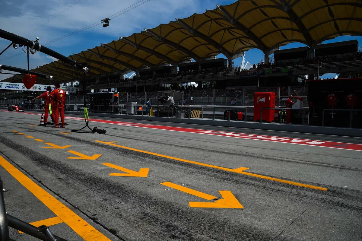 F1, GP Malesia 2017: pole per Hamilton. Vettel ultimo (12)