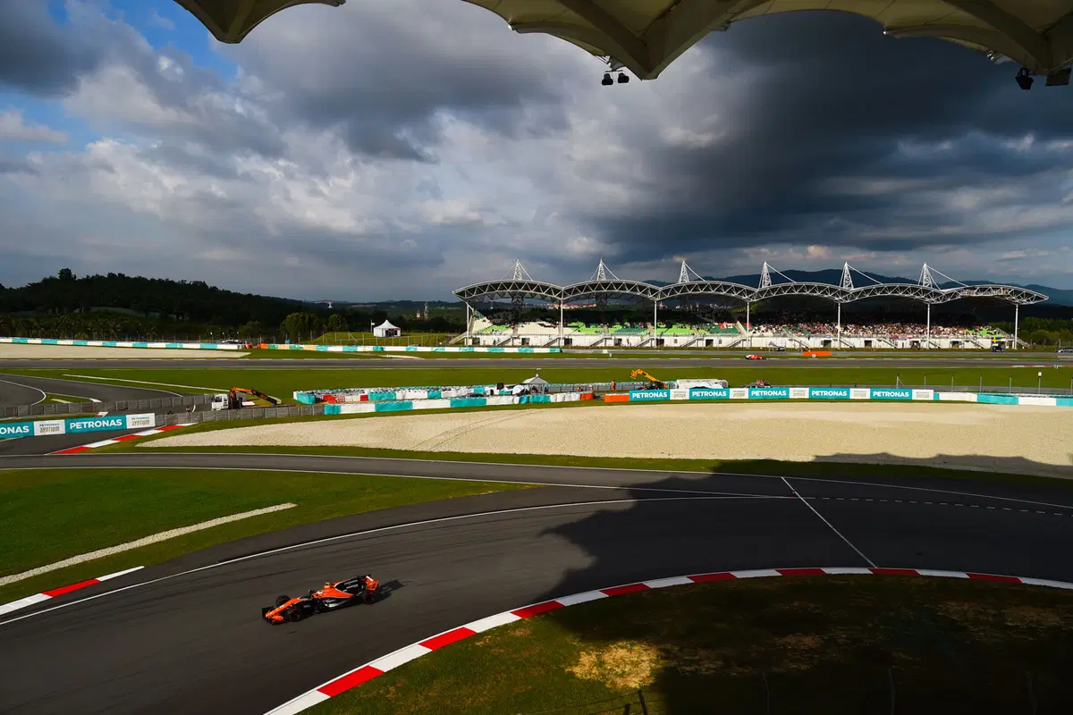 F1, GP Malesia 2017: pole per Hamilton. Vettel ultimo (15)