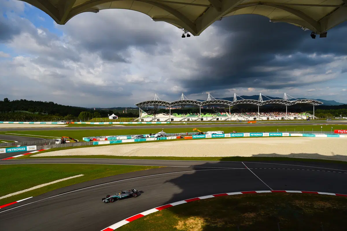 F1, GP Malesia 2017: pole per Hamilton. Vettel ultimo (16)