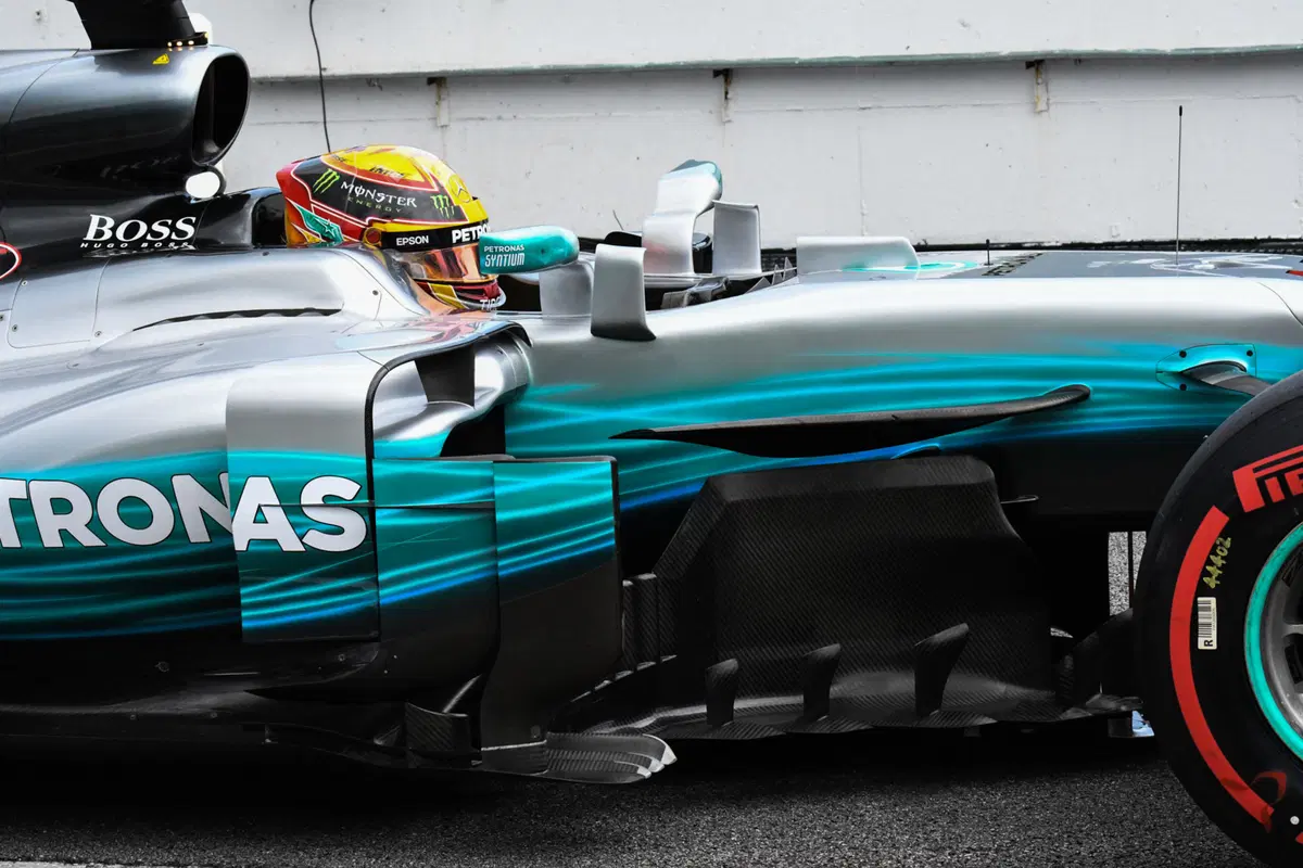 F1, GP Malesia 2017: pole per Hamilton. Vettel ultimo (17)