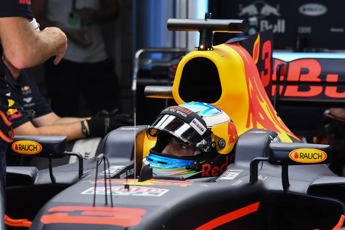 F1, GP Malesia 2017: pole per Hamilton. Vettel ultimo (20)