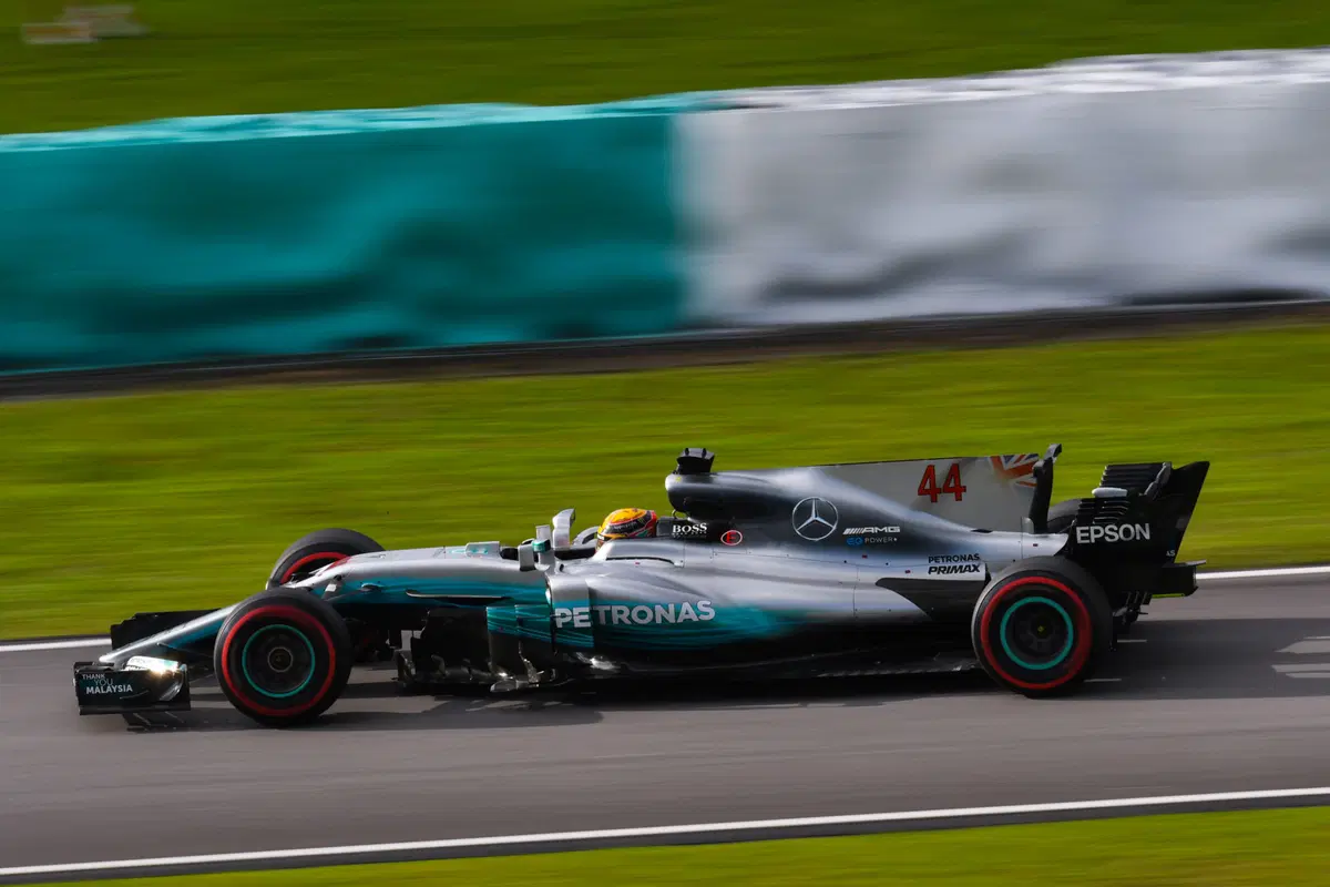 F1, GP Malesia 2017: pole per Hamilton. Vettel ultimo (30)