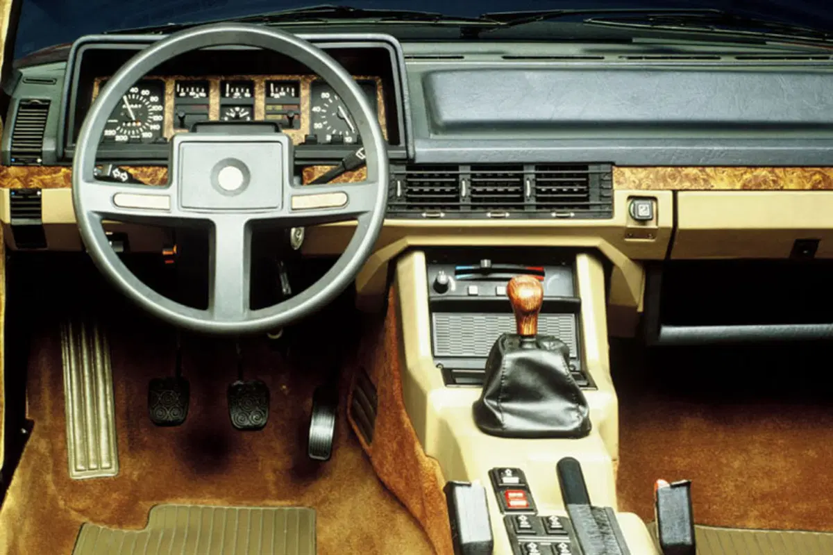 Alfa Romeo Alfa 6 2.5i Quadrifoglio Oro (3)